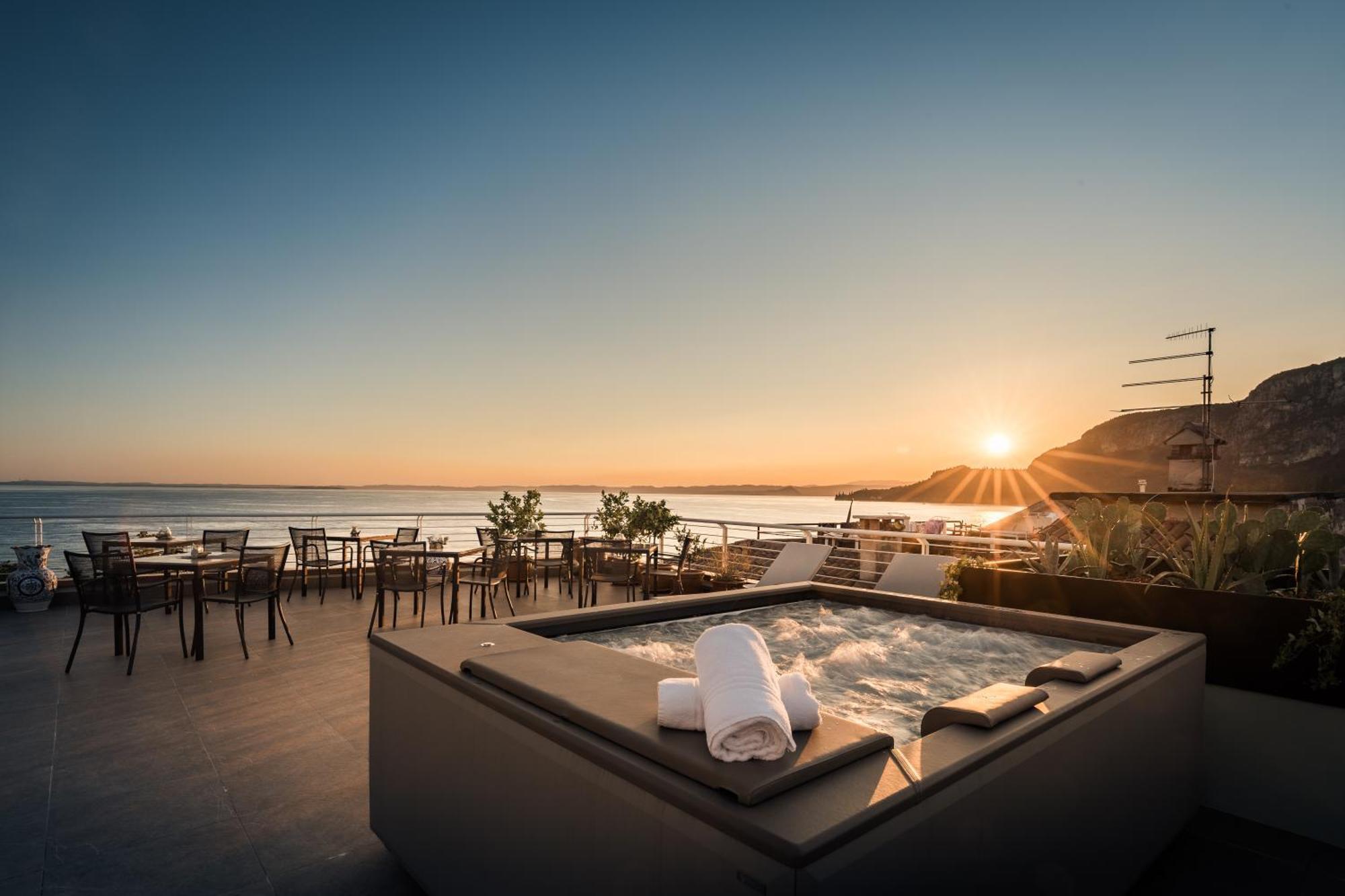 Hotel Giardinetto Garda  Eksteriør bilde